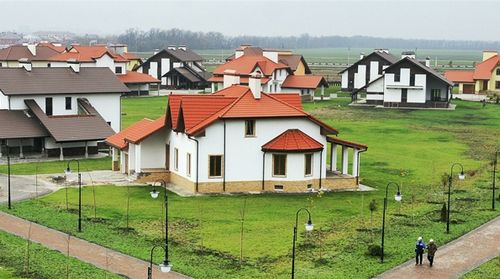 Цены падают: рынок загородного жилья перенасыщен предложениями