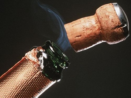 Как украсить шампанское на новый год?