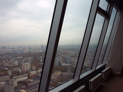 Кризисные парадоксы: на рынке апартаментов в москве растут объемы и цены
