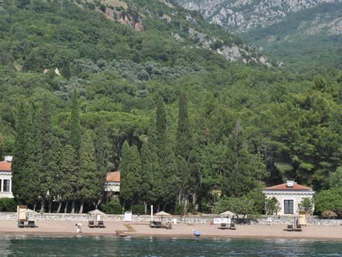 Недвижимость в черногории: внж и другие возможности для инвесторов