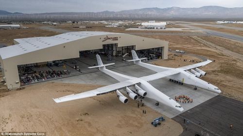 Сооснователь microsoft представил самый большой в мире самолет
