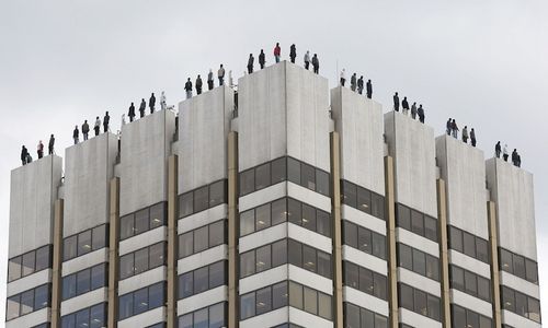 Зачем на крыше лондонского небоскреба стоят статуи 84 мужчин